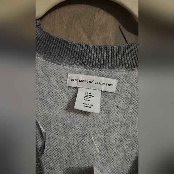 CUPCAKES and CASHMERE Diamond print soft cozy blue/cream cardigan. Size M NWT - Picture 9 of 12